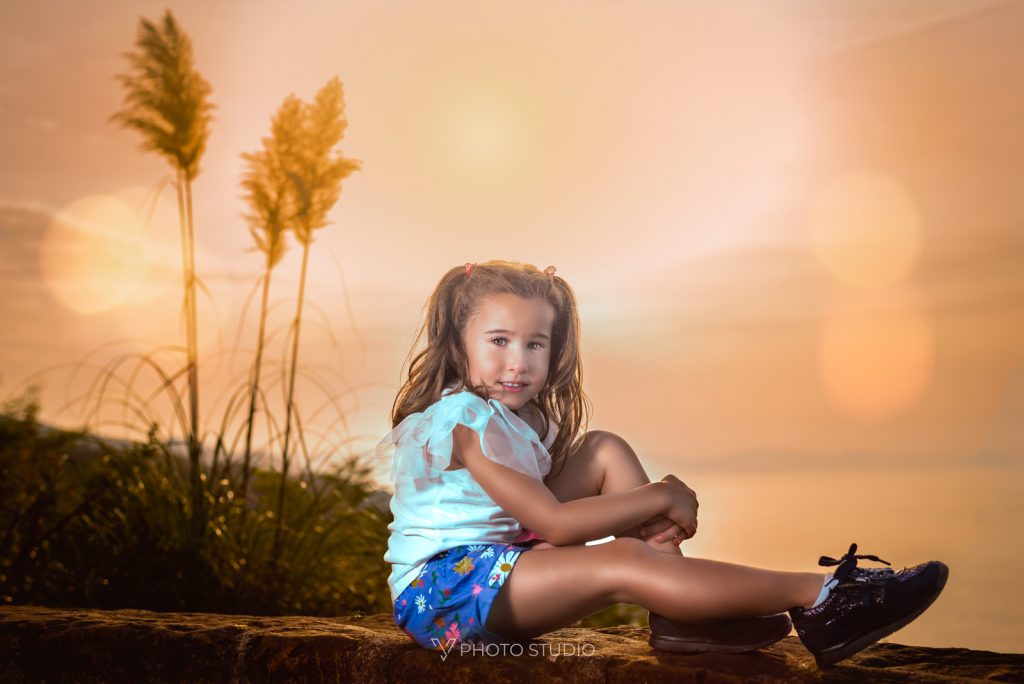 Fotografía infantil de atardecer en Monte Igueldo de San Sebastián - Donostia